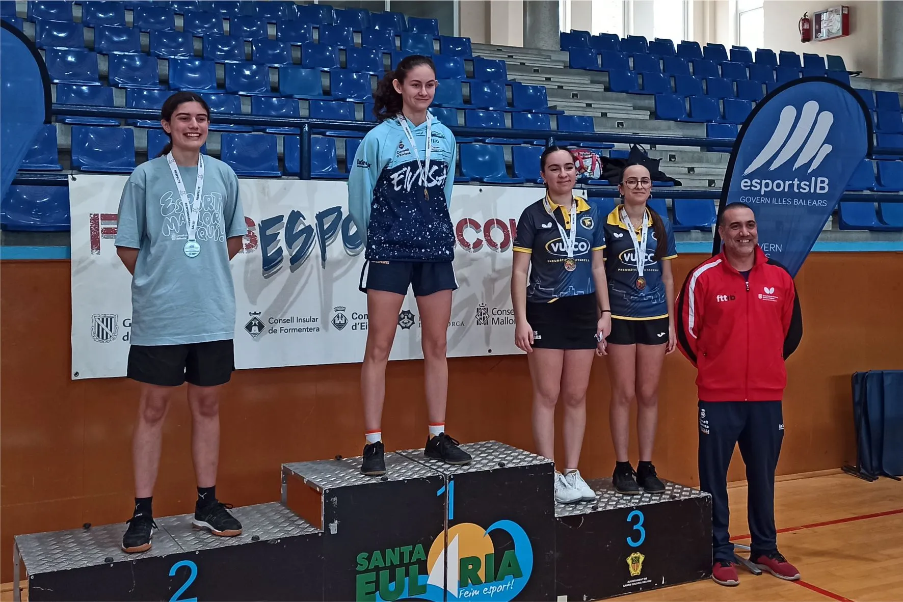 Un oro y una plata individual en la final balear escolar de tenis de mesa
