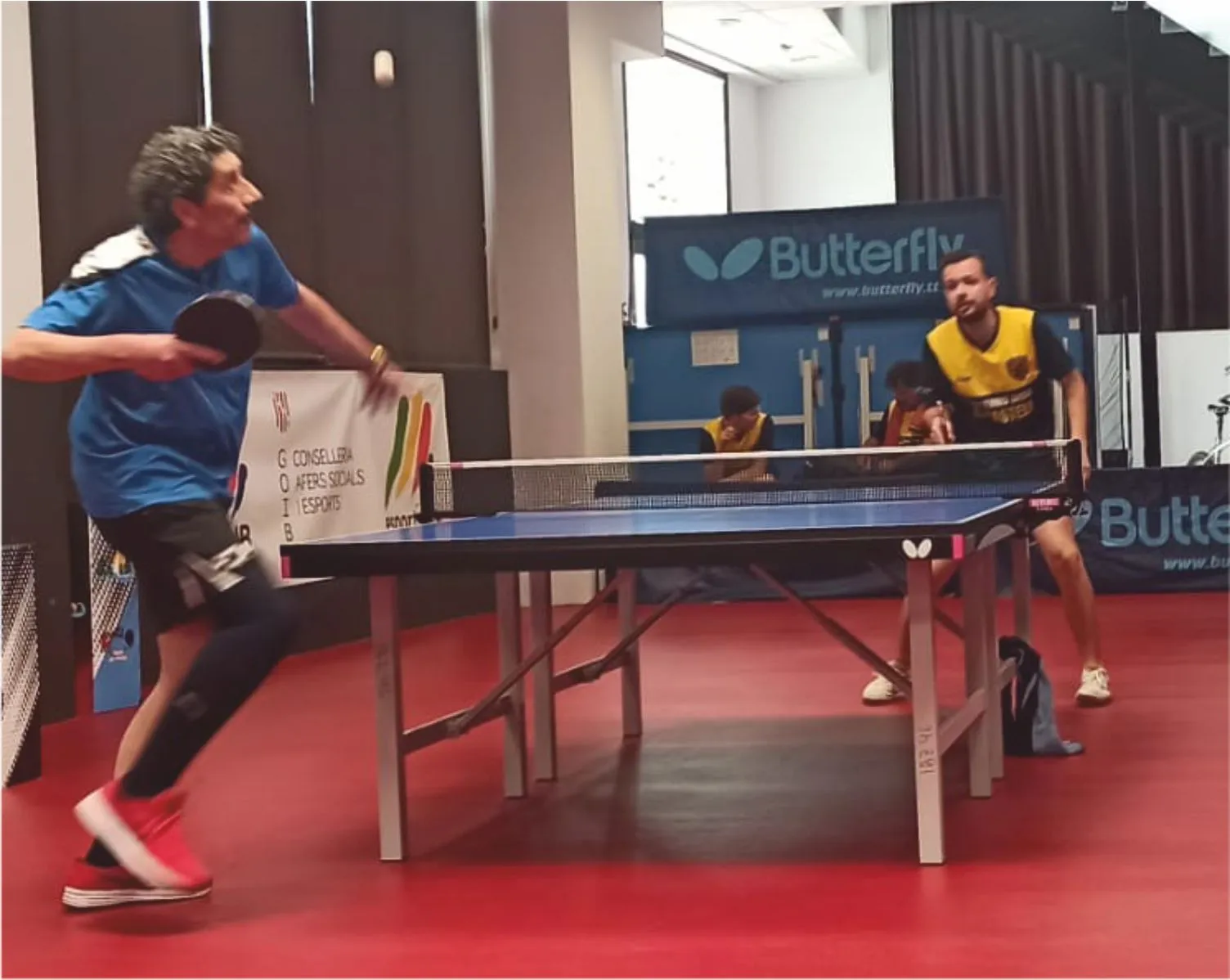 El Menugrafic - Es Viver consigue una victoria que le permite seguir soñando con la permanencia