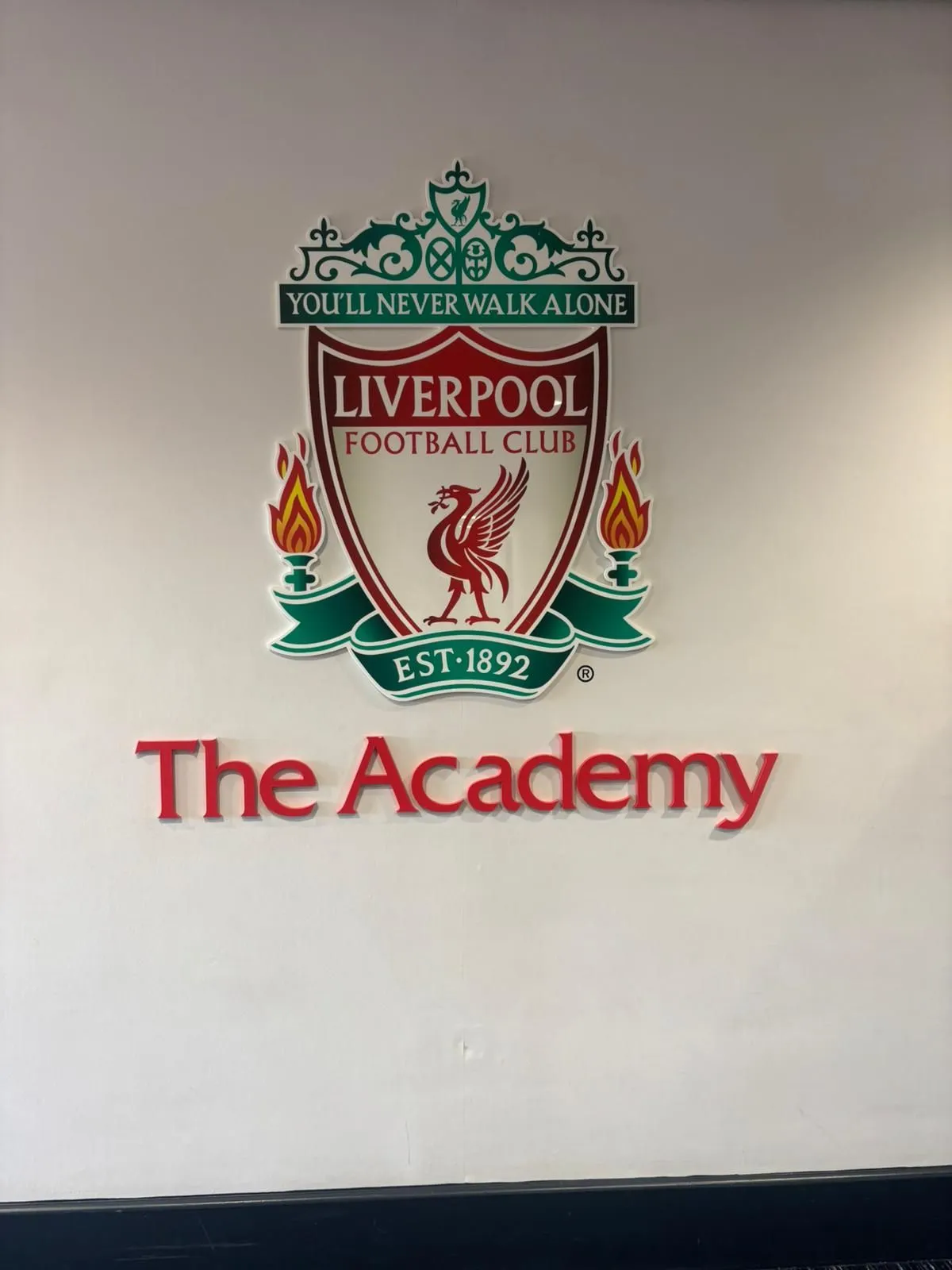 Formación de élite para el CD Don Bosco en las instalaciones del Liverpool F.C.